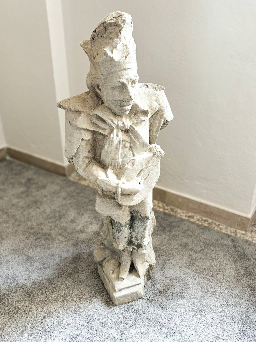 photo furniture Carved Sculpture Of Lucky Minstrel, 1700, Stone