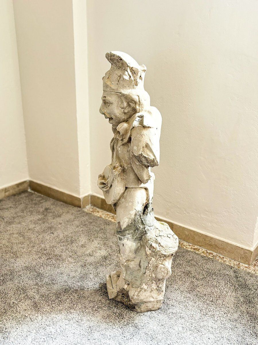 1679.0 Carved Sculpture Of Lucky Minstrel, 1700, Stone photo