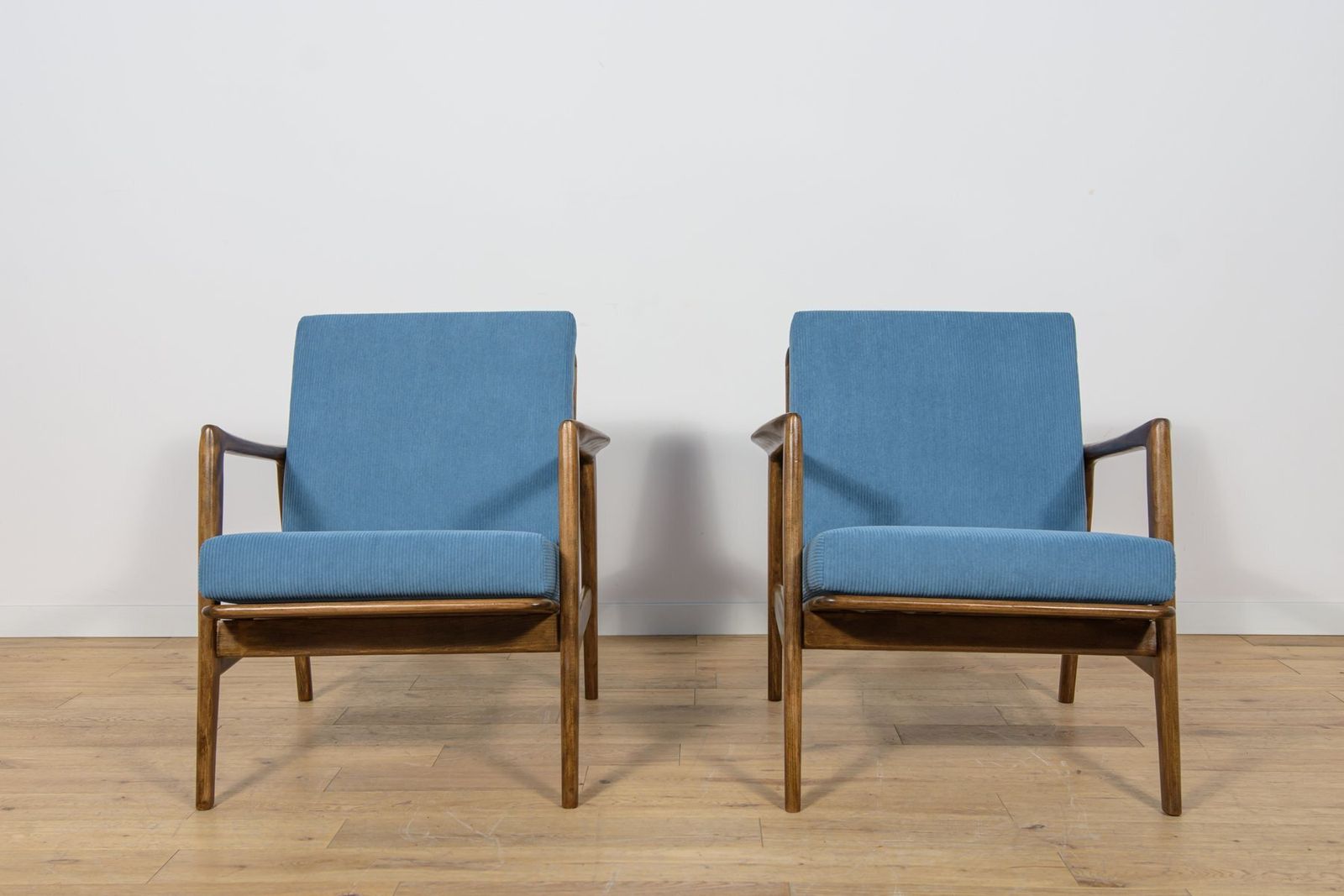Model 300 139 Lounge Chairs From Swarzędz Factory, 1960s, Set Of 2 photo for sale