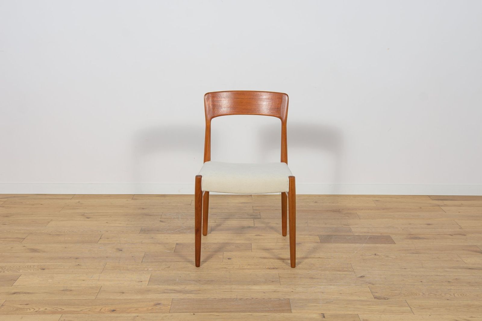 photo furniture Mid Century Modern Teak Model 26 Dining Chairs By Henry Kjærnulf For Korup Stolefabrik, Denmark, 1960s, Set Of 6