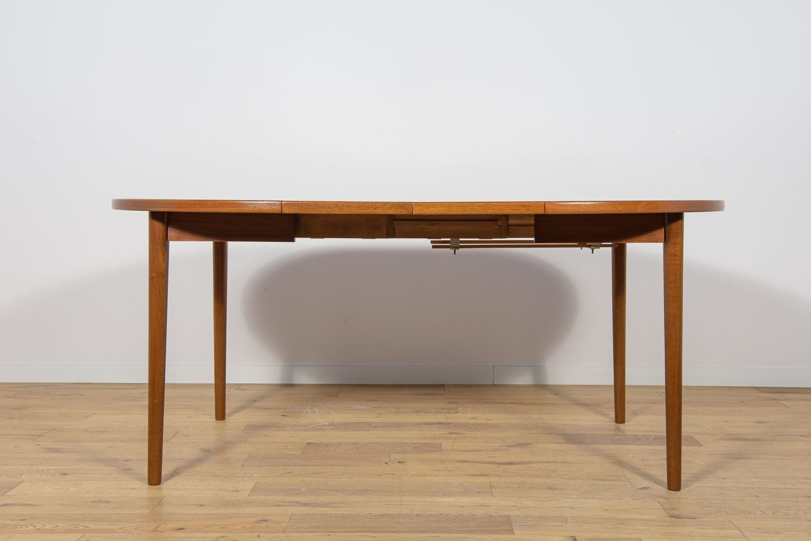 photo vintage Mid Century Round Teak Dining Table By Nils Jonsson For Hugo Troeds, Sweden, 1960s