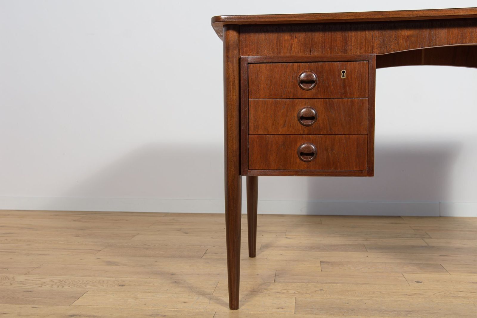 photo vinterior Mid Century Modern Danish Freestanding Teak Desk, 1960s