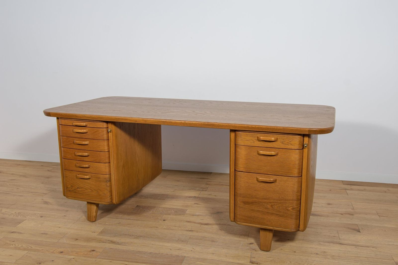 Art Deco Oak Freestanding Desk By Gunnar Ericsson For Facit Ab Buromöbel Zurich, Switzerland, 1950s