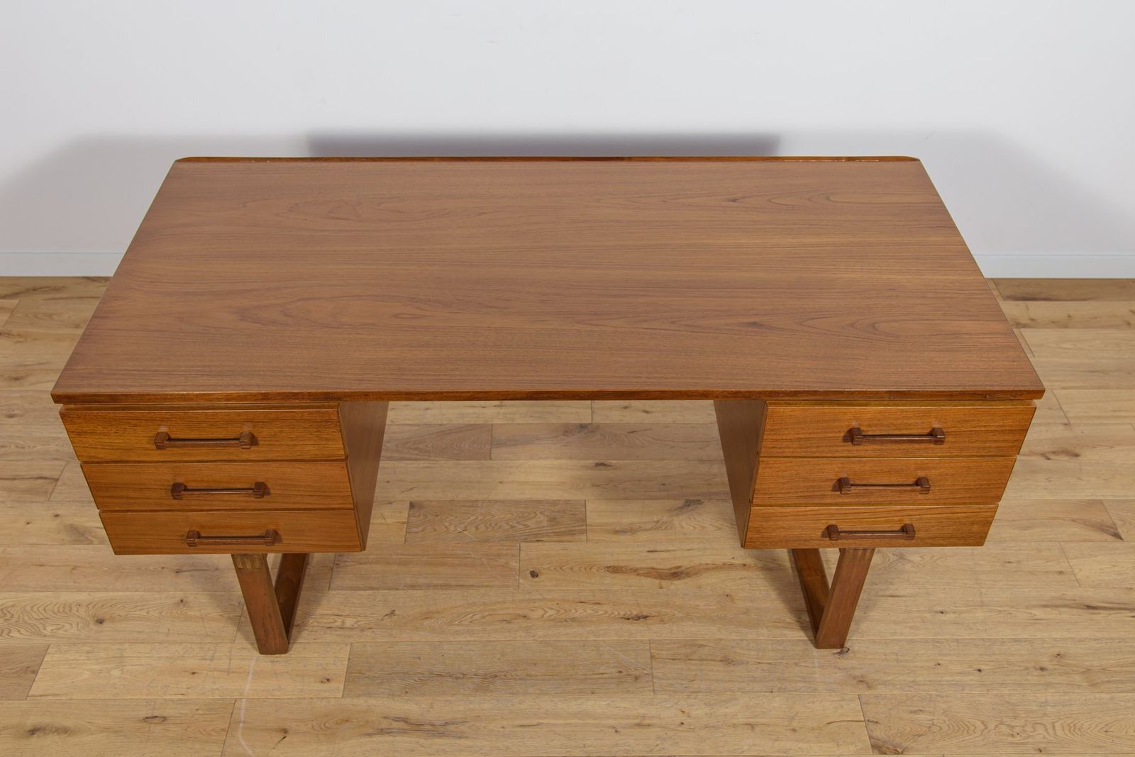 Mid Century Teak Freestanding Desk By Torben Valeur & Henning Jensen For Dyrlund, Denmark, 1960s photo 3119.0