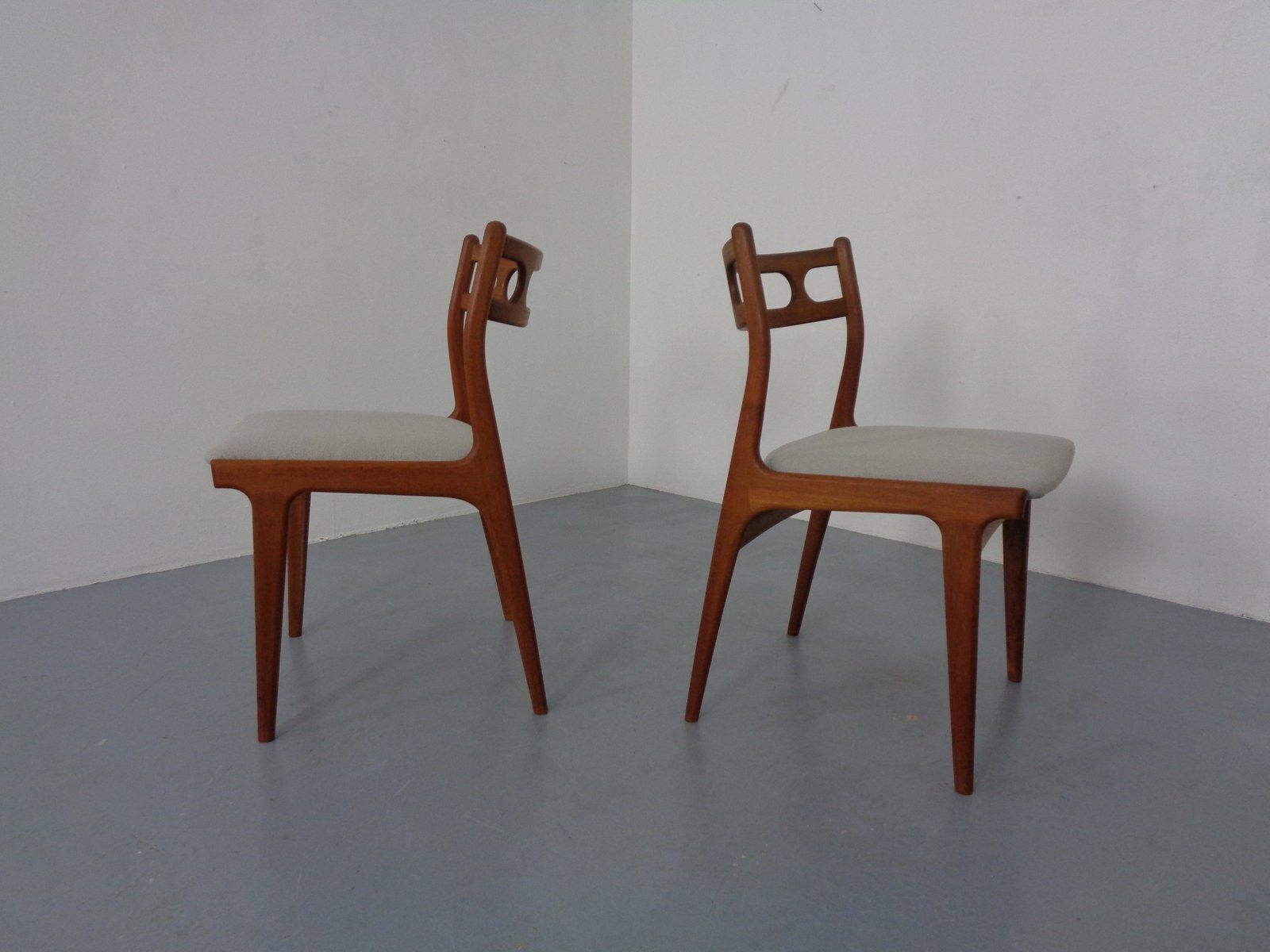 Model 138 Teak & Kvadrat Hallingdal Dining Chairs By Johannes Andersen For Uldum Møbelfabrik, Denmark, 1960s, Set Of 2 photo vinterior
