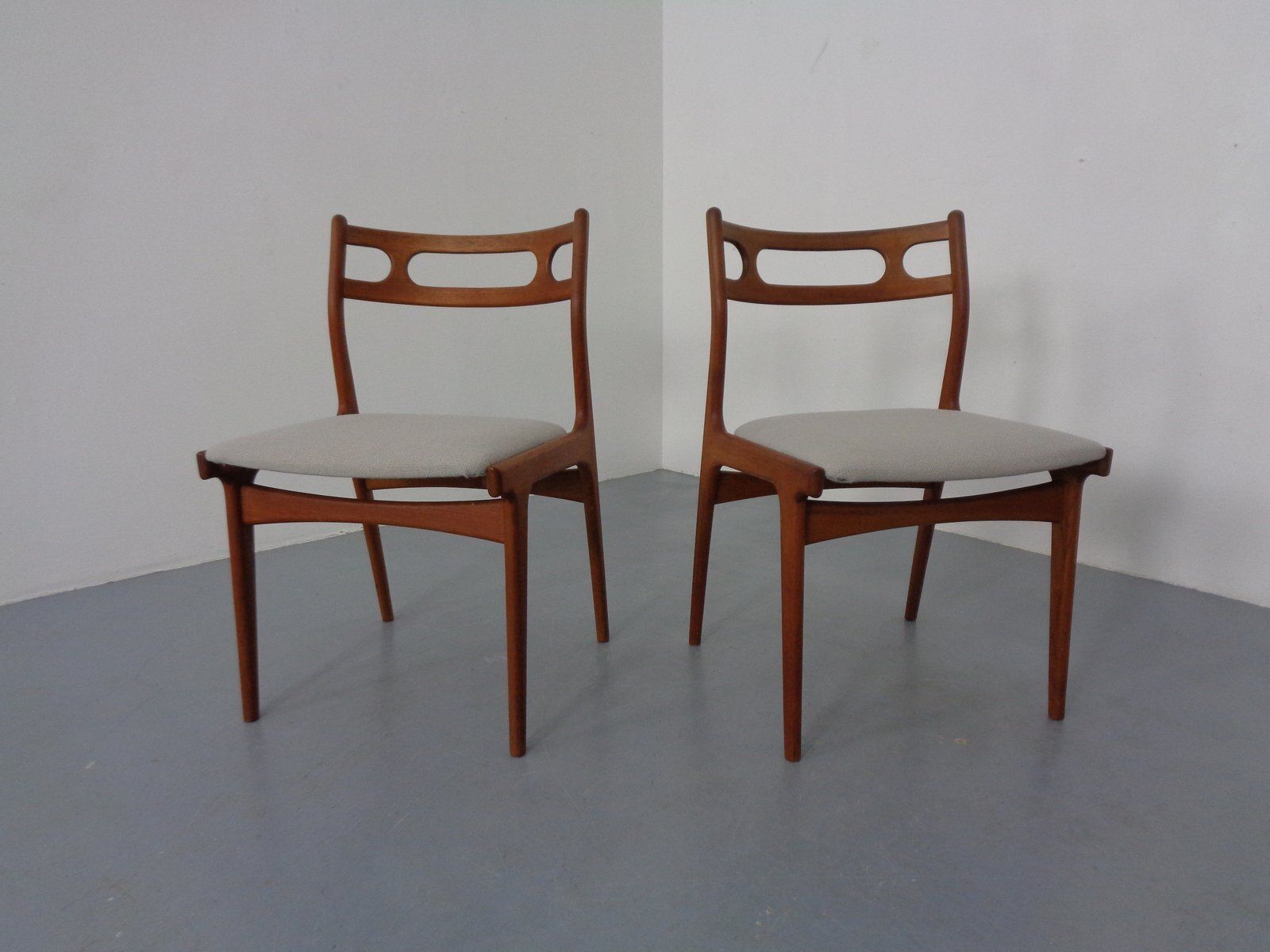 photo furniture Model 138 Teak & Kvadrat Hallingdal Dining Chairs By Johannes Andersen For Uldum Møbelfabrik, Denmark, 1960s, Set Of 2