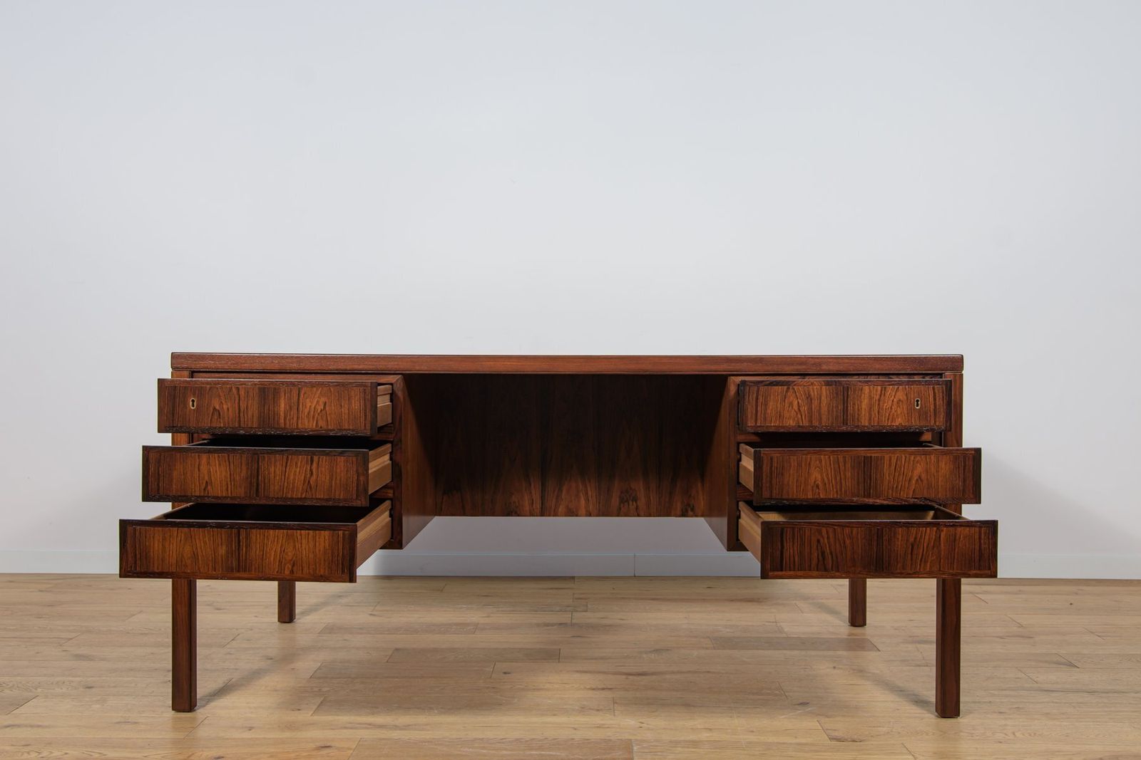 photo vinterior Mid Century Modern Model 77 Freestanding Desk In Teak From Omann Jun, 1960s