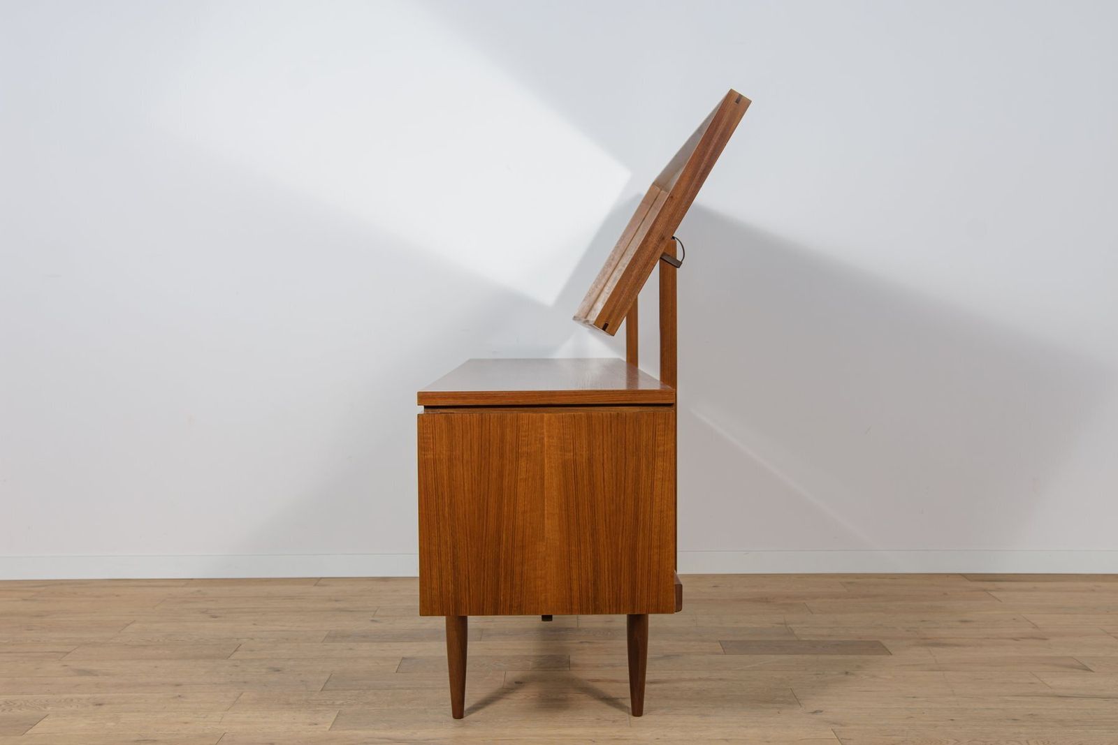 Mid Century Dressing Table In The Style Of Ib Kofod Larsen For G Plan, United Knigdom, 1960s photo 1970.0