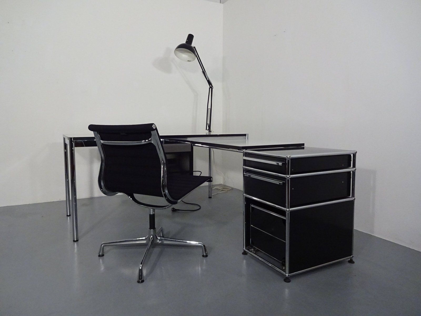 Furniture Large Desk By Fritz Haller And Paul Schärer For Usm Haller, Switzerland, 1990s photo