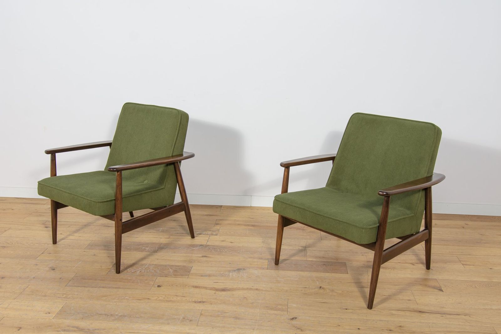 Model 300 192 Armchairs By Juliusz Kędziorek For Gościcińska Fabryka Mebli, Poland, 1970s, Set Of 2 photo Furniture
