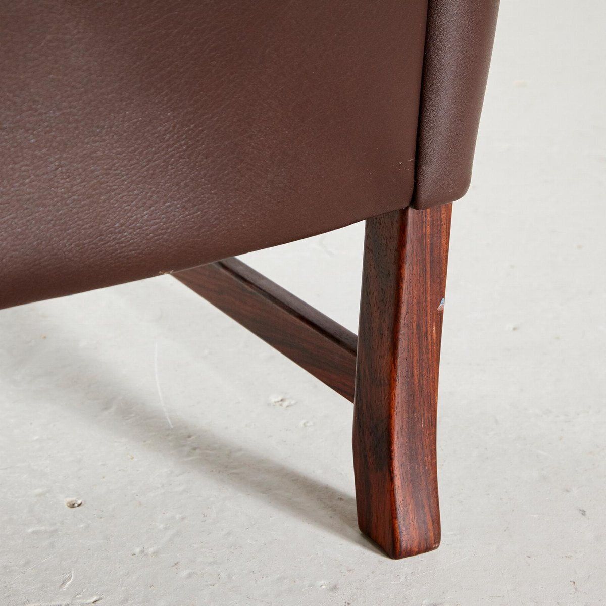 photo furniture Set Of 965h Leather Reading Armchair With Ottoman By Fredrik Kayser
