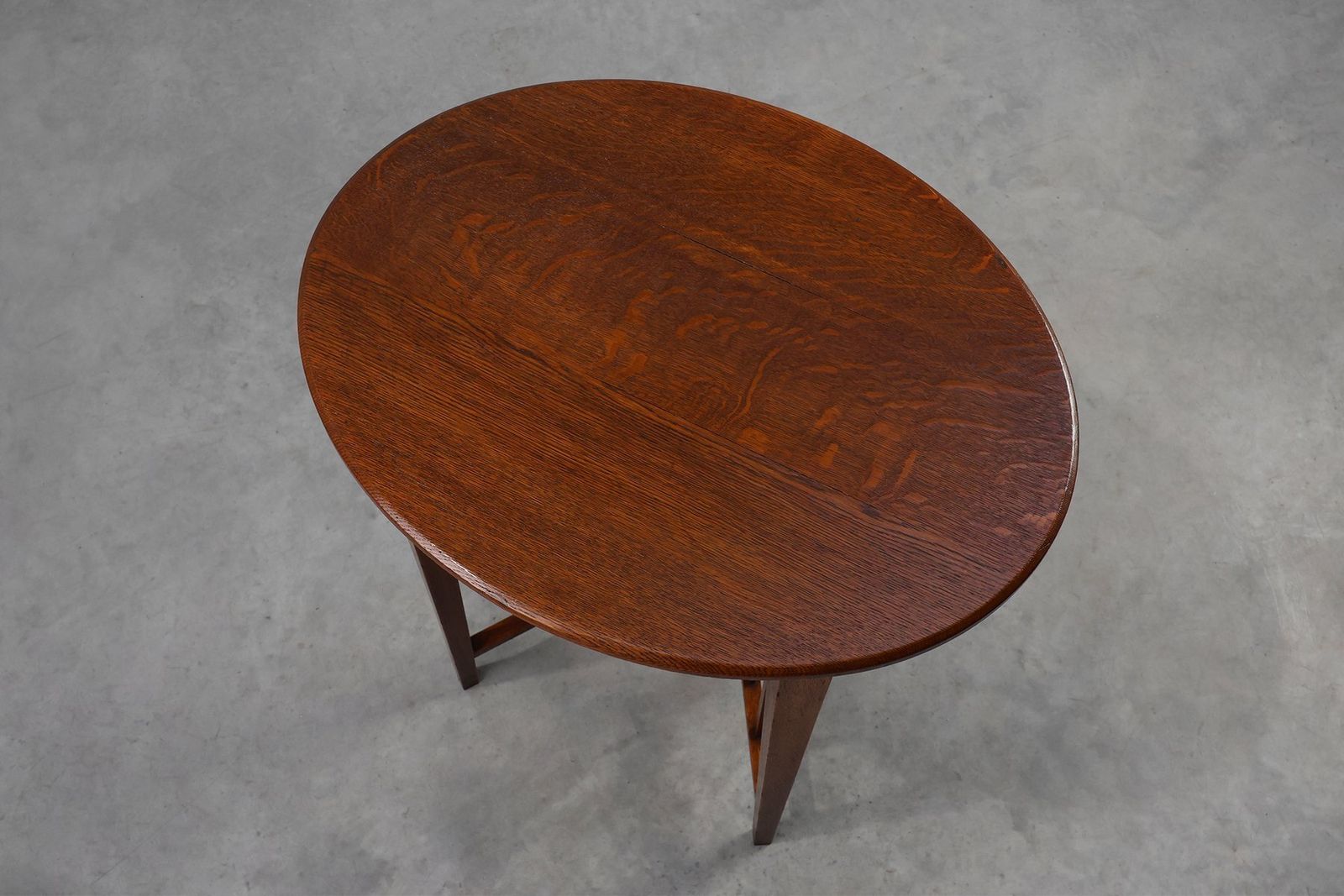 photo vintage Arts And Crafts Oak Side Table, United Kingdom, 1900s