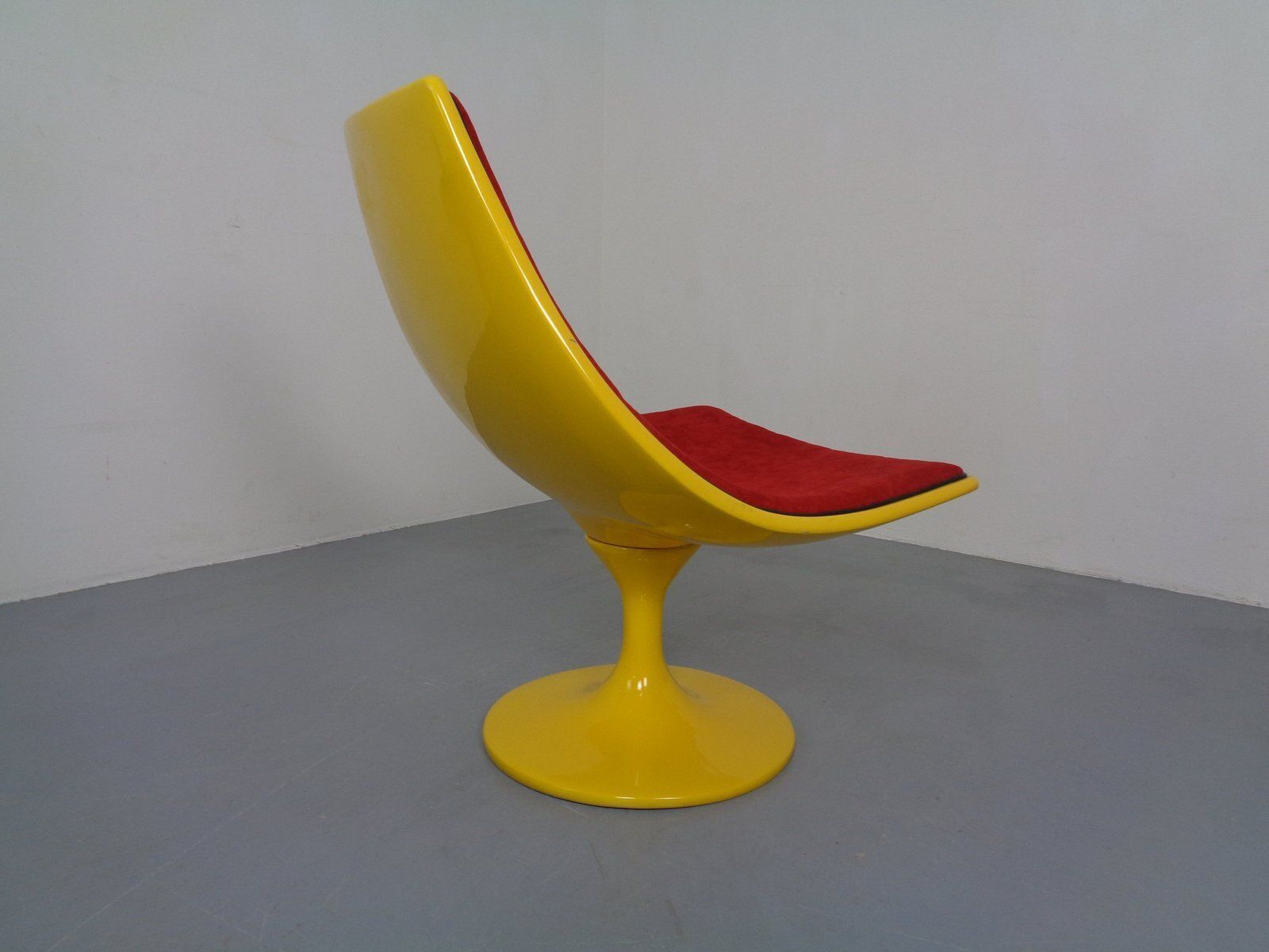 photo furniture Italian Fiberglass Swivel Chair, 1960s