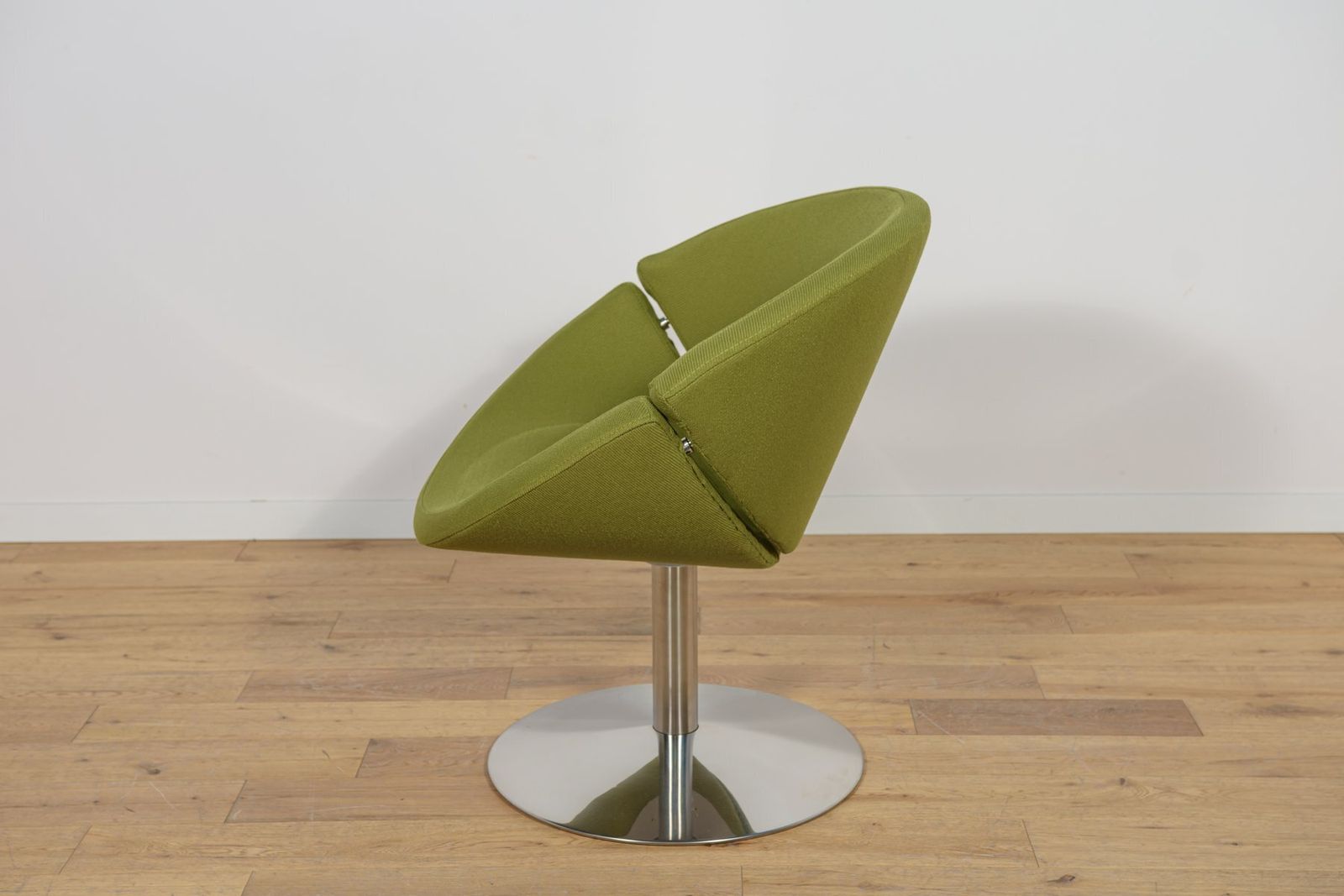 photo furniture Set Of Model Ej 96 Apollo Armchairs By Peter Hjort Lorentzen And Johannes Foersom For Erik Jørgensen, Denmark, 2010s