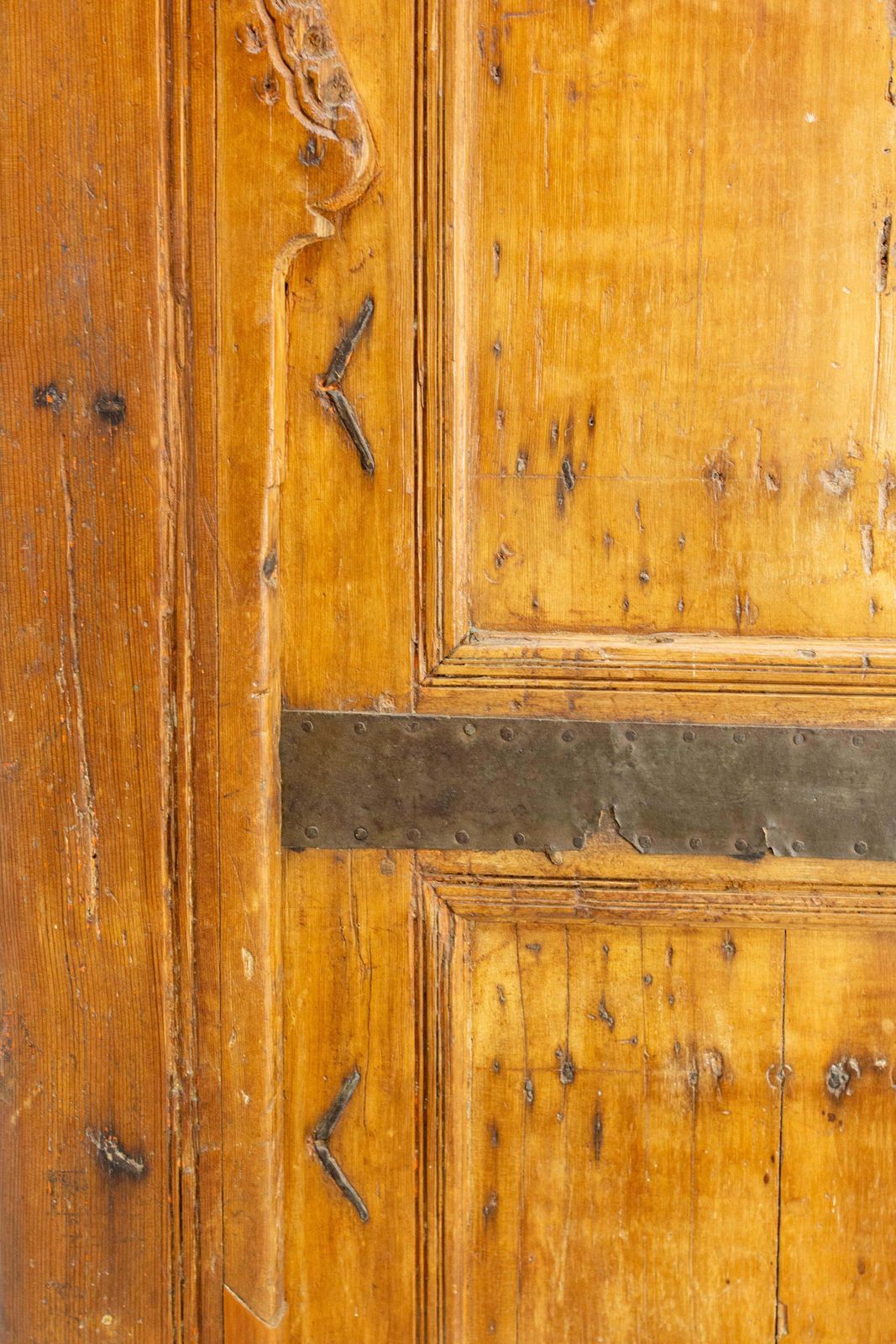 2869.0 Antique Pair Of Moroccan Cedar Double Doors 18th Century photo