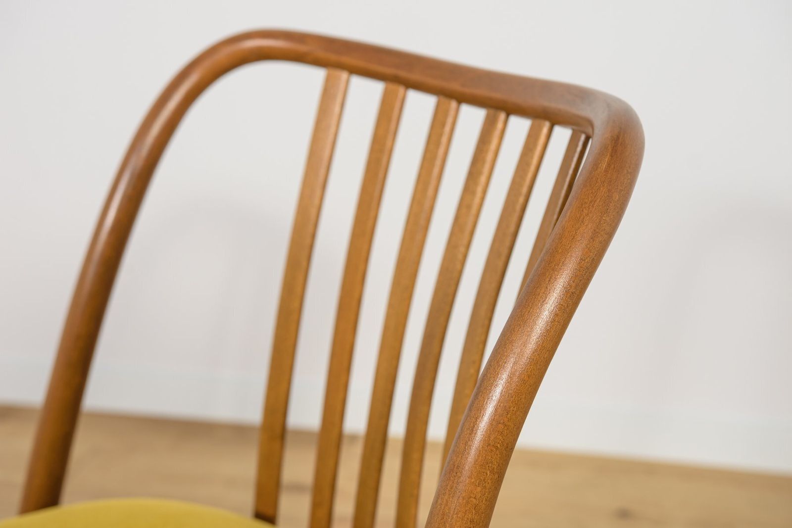 photo vintage Dining Chairs By Antonín šuman For Ton, 1960s, Set Of 4
