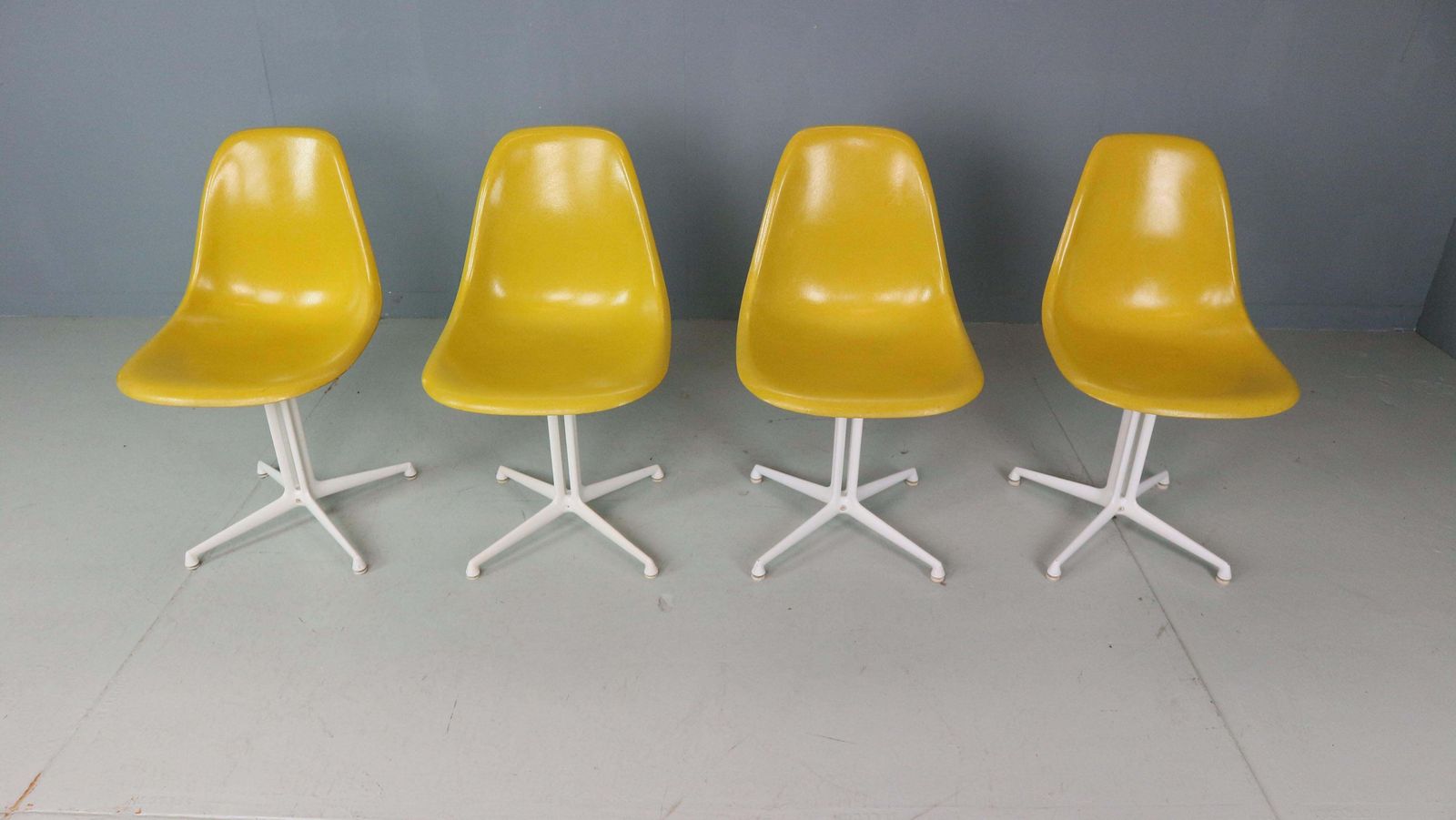 Charles & Ray Eames Set Of 4 Yellow "La Fonda" Chairs For Herman Miller, 1960 photo vinterior