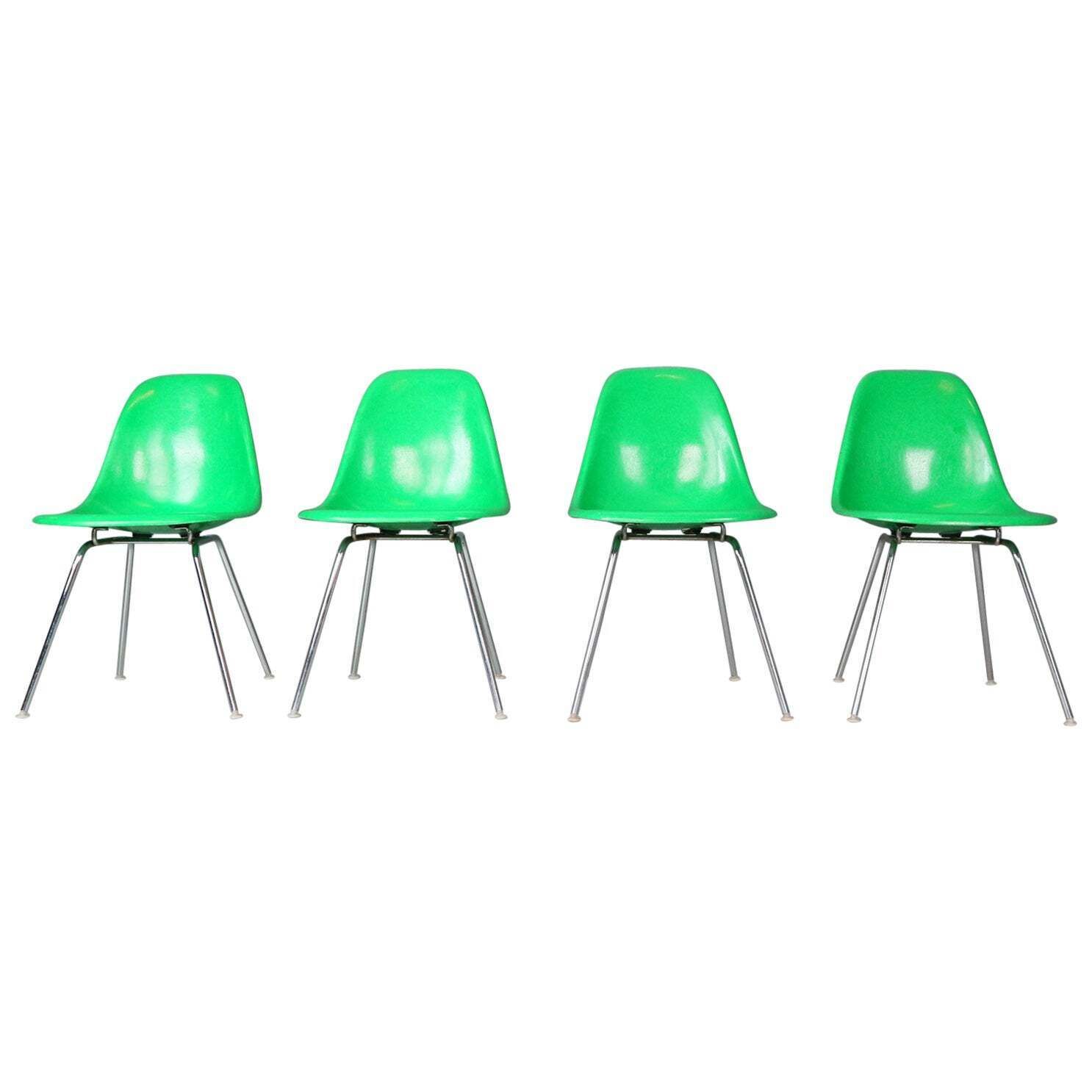 Charles & Ray Eames Set Of 4 Kelly Green "H Base" Chairs For Herman Miller, 1960