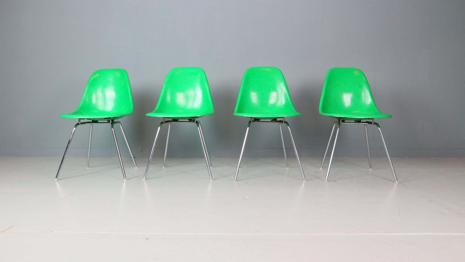 Charles & Ray Eames Set Of 4 Kelly Green "H Base" Chairs For Herman Miller, 1960 photo furniture