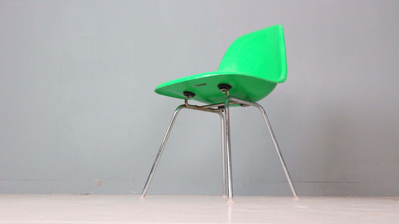 Charles & Ray Eames Set Of 4 Kelly Green "H Base" Chairs For Herman Miller, 1960 photo vintage