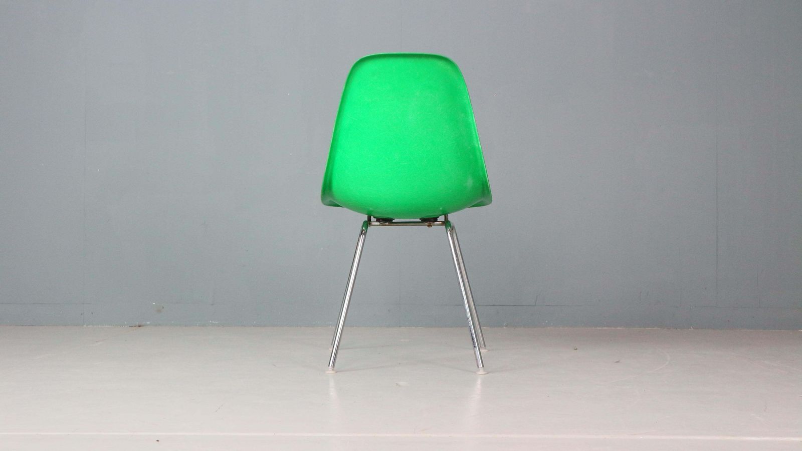 Furniture Charles & Ray Eames Set Of 4 Kelly Green "H Base" Chairs For Herman Miller, 1960 photo