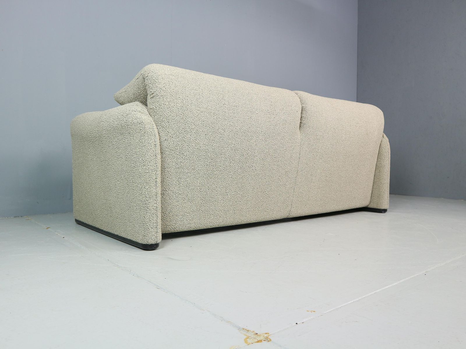 photo vinterior Vico Magistretti "Maralunga" 2 And A Half Seater Re Upholstered Sofa For Cassina