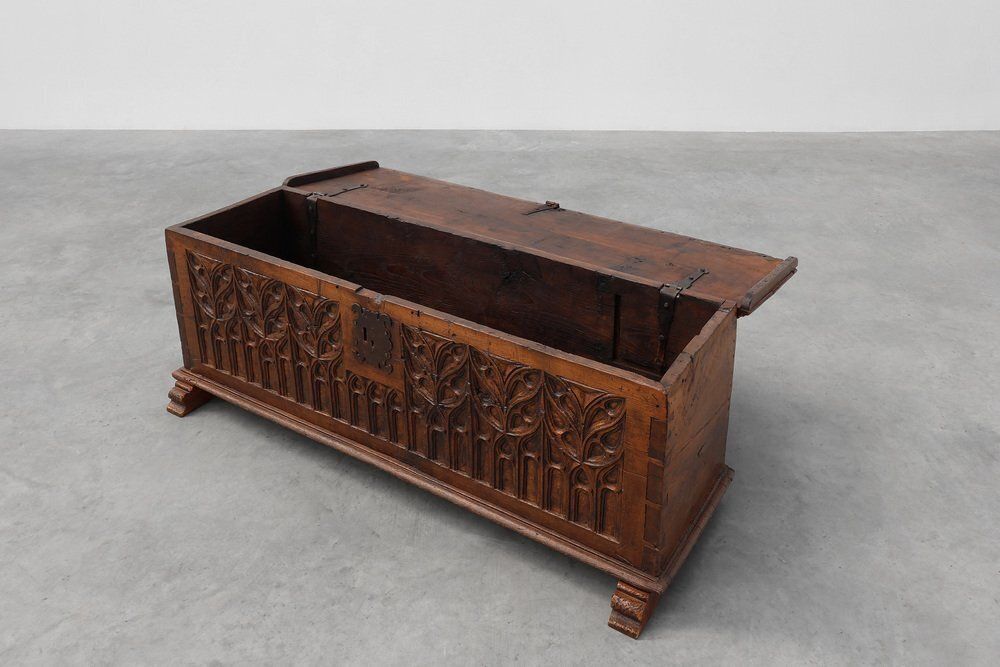 photo furniture Large 16th Century Gothic Carved Oak Chest, France