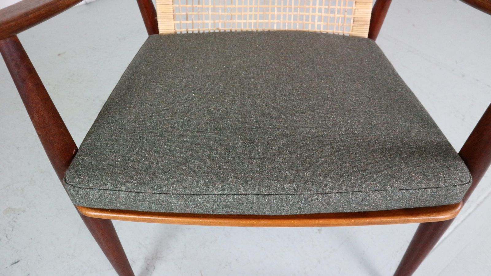 photo vintage Peter Hvidt& Orla Mølgaard Nielsen Fd146 Cane Back Easy Chair, Denmark