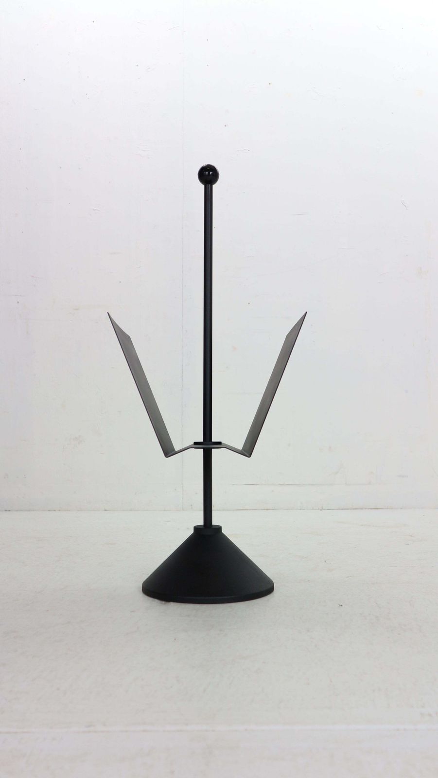 Porada Arredi Black Metal Minimalistic Magazinine Rack, 1980's, Italy photo 879.0
