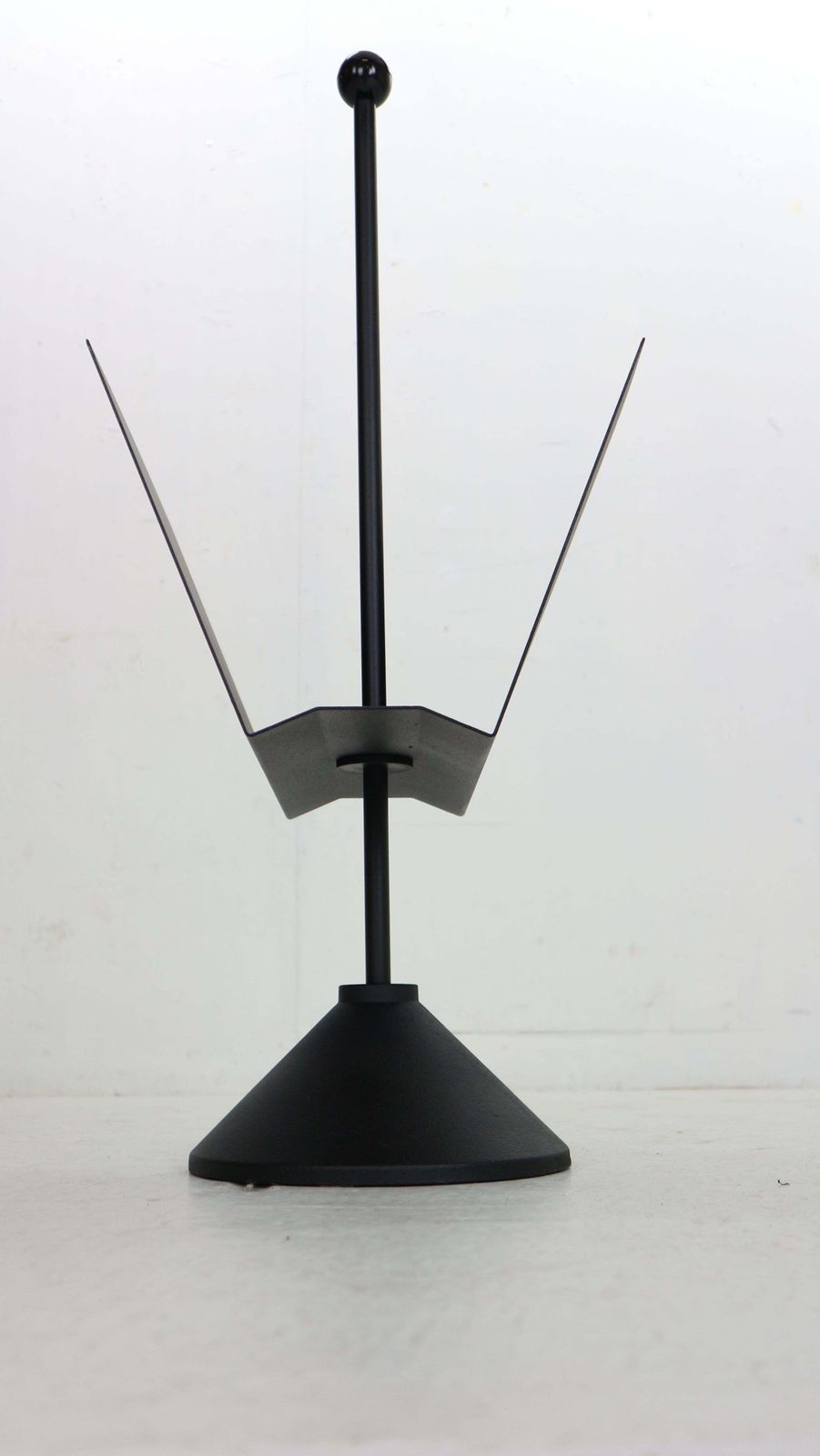 photo furniture Porada Arredi Black Metal Minimalistic Magazinine Rack, 1980's, Italy