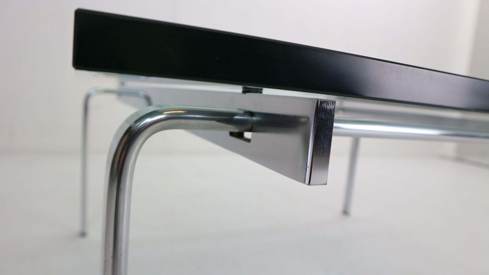 photo vinterior Preben Fabricius& Jørgen Kastholm "Fk90" Coffee Table, Kill International, 1970s