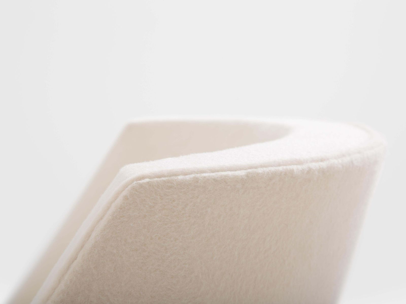 Paire de fauteuils modernistes Louis Sognot en noyer, alpaga blanc, 1927 photo vintage