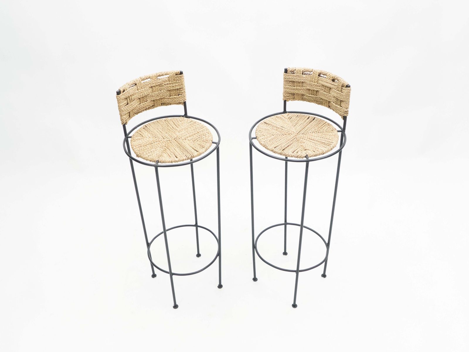 Paire de tabourets de bar français en corde et métal, attribué à Audoux Minet photo for sale