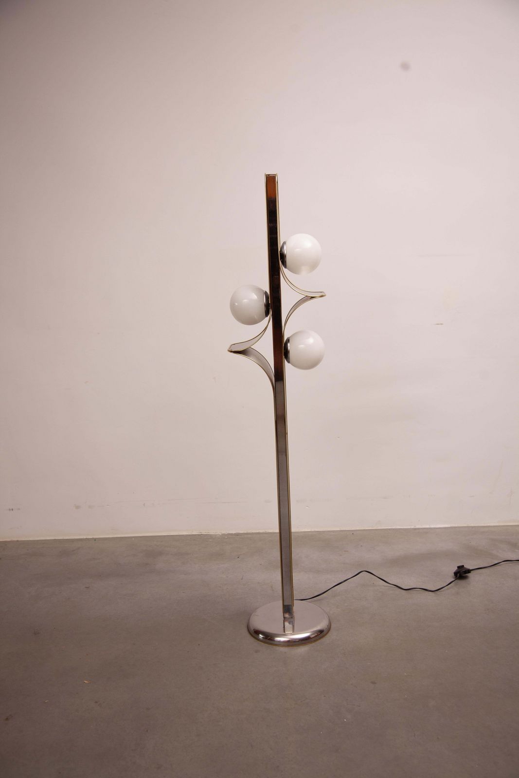 Rare Floor Lamp, Brushed Metal, Brass, Opaline Globes Murano, 1960s photo vintage