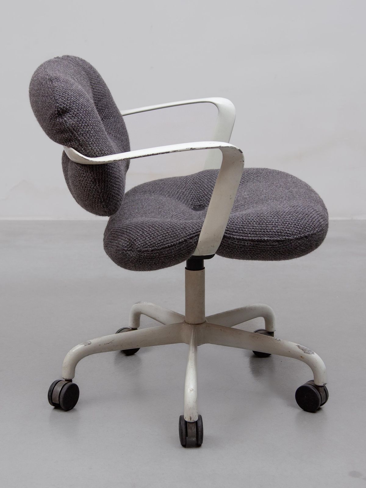 photo furniture Knoll Desk Swivel Chair Designed By Hannah Bruce And Andrew Morrison On Wheels