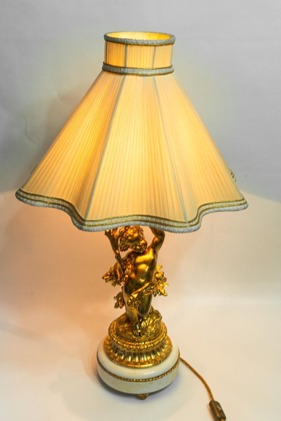 photo vinterior Big Historistic Fire Gilted Bronze Table Lamp With Fabric Shade France 1890s