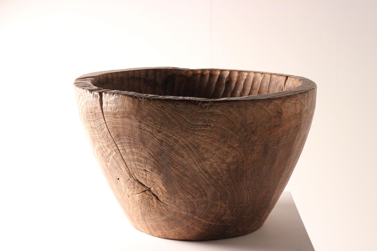 photo vintage Wabi Sabi Vintage Wooden Bowl, Lombok, Organic Sculptural Centerpiece