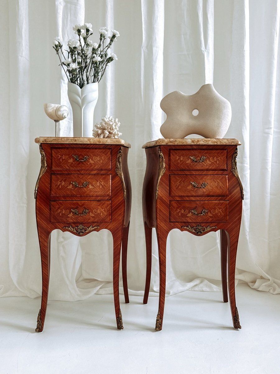 photo vinterior Mid Century French Louis XV Style Bedside Tables With Marble Tops And Floral Marquetry, 1940s, Set Of 2