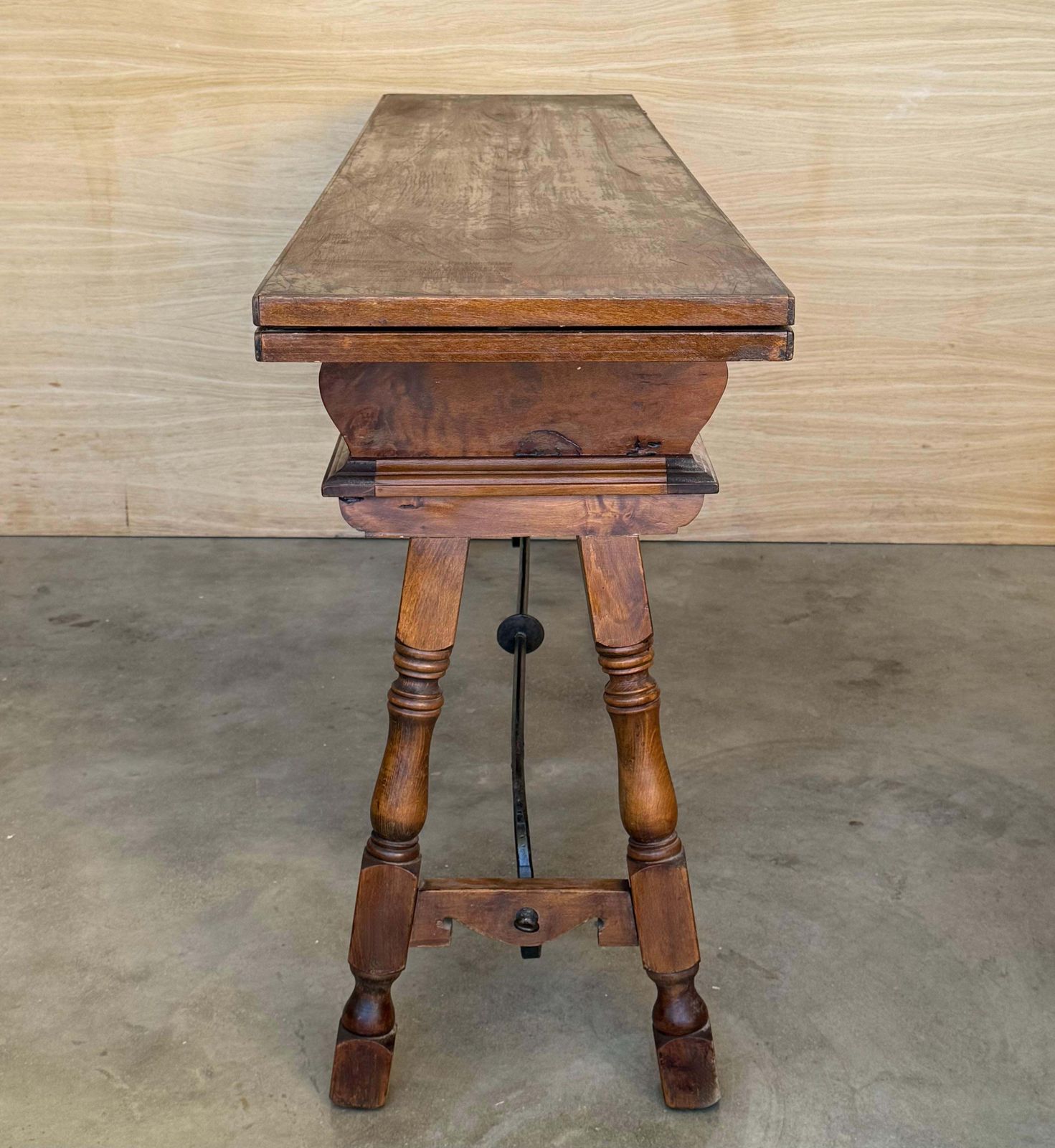 photo for sale Console espagnole du XXe siècle à abattant, en fer forgé avec deux tiroirs