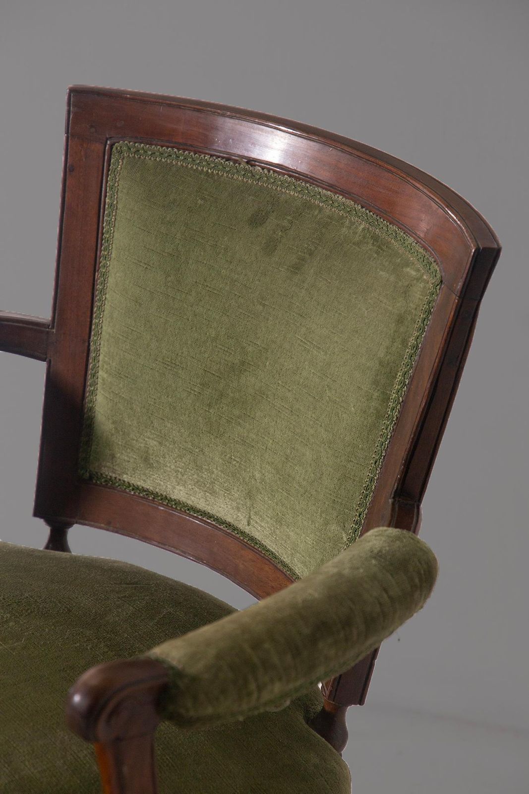English Victorian Period Green Velvet Swivel Armchair, Malacrida Collection photo vintage