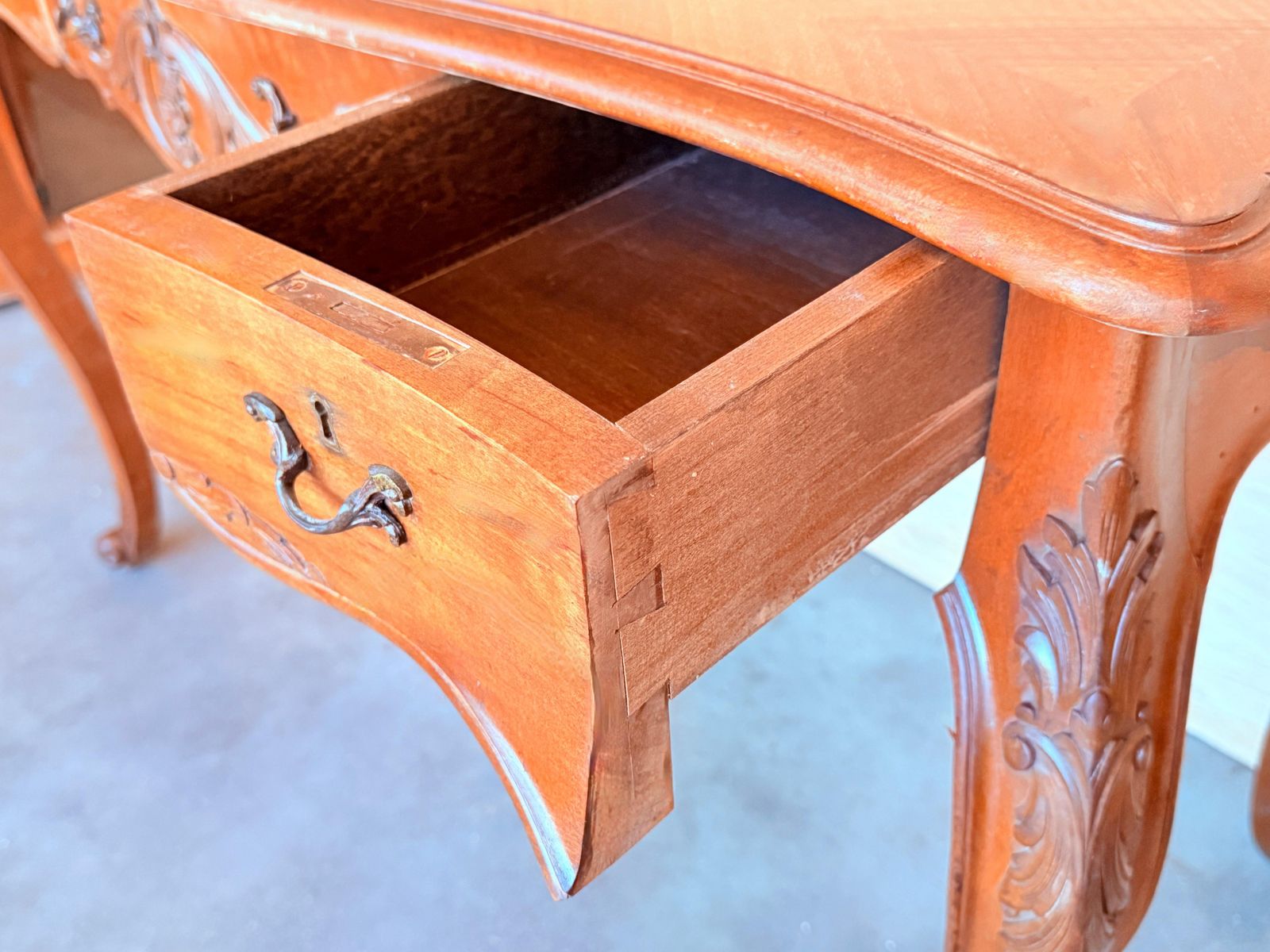photo buy Bureau Louis XV de style français en bois, XXe siècle, 1920