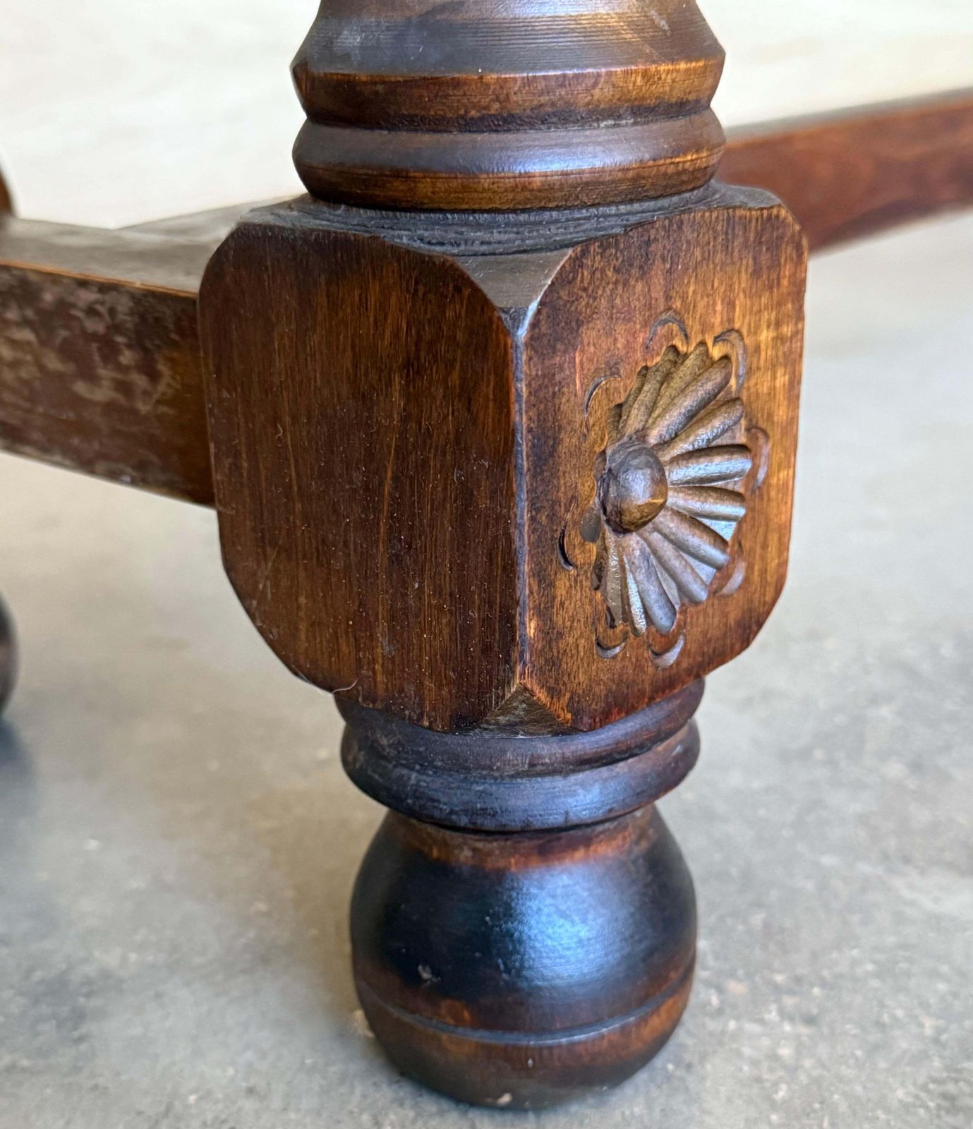photo vintage Console espagnole du début du XXe siècle, 2 tiroirs, pieds tournés