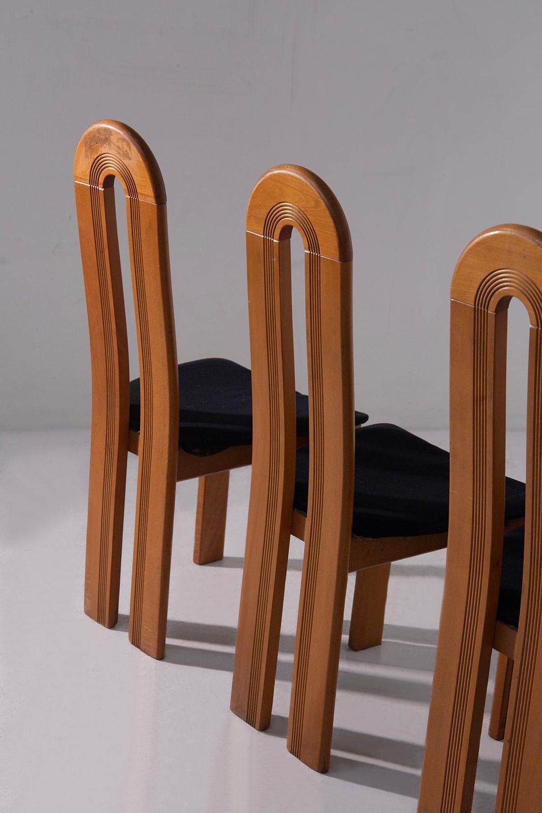 Set Of Four Italian Post Modern Chairs Attributed To Mobilgirgi photo vintage