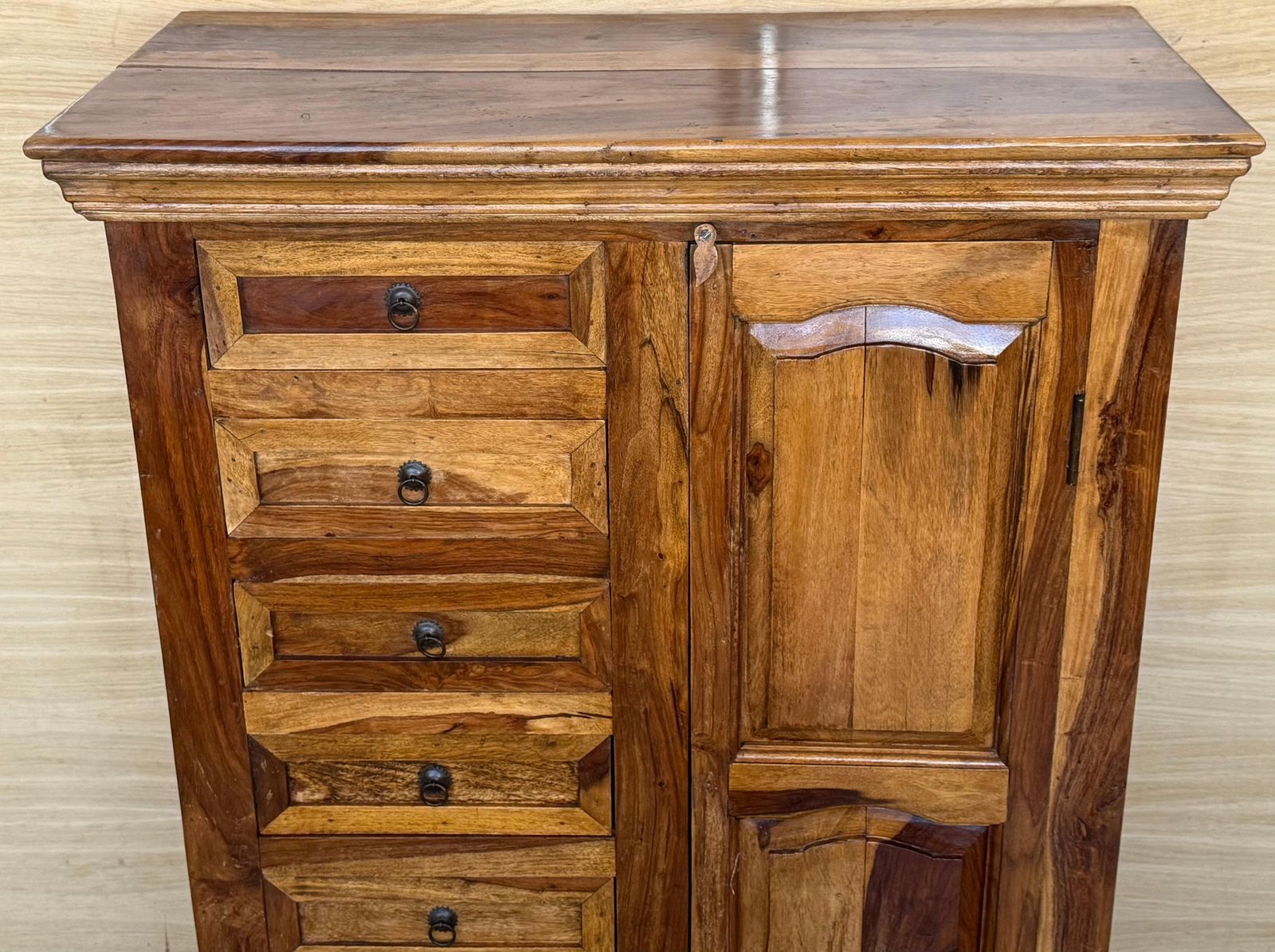 Armoire-garde-manger d'époque espagnole en olivier massif, avec serrure photo vintage