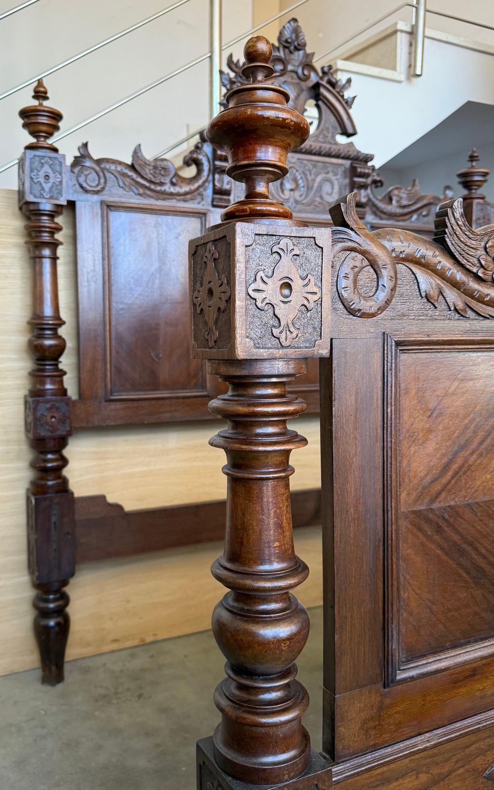 Cadre de lit Louis XVI en noyer sculpté, style baroque, taille Full/Queen photo vinterior