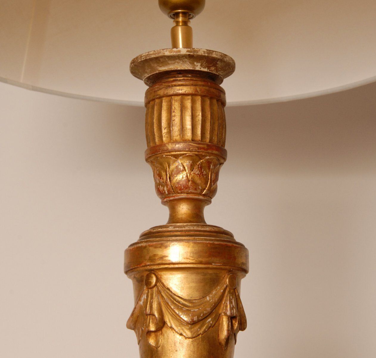 Neoclassical French Hand Carved Giltwood Lamp photo vinterior