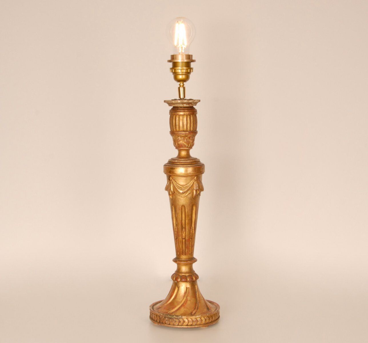 photo furniture Neoclassical French Hand Carved Giltwood Lamp