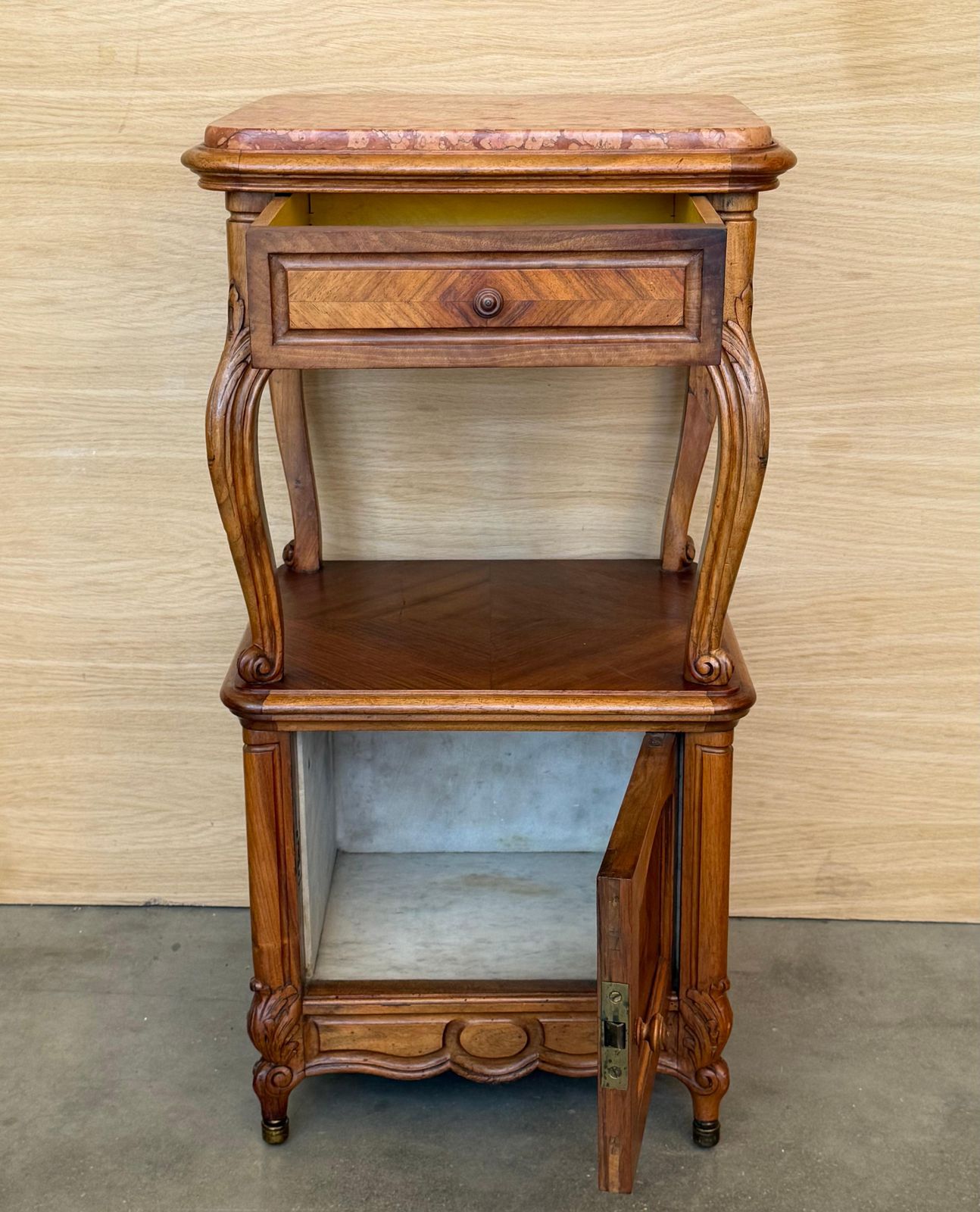 photo vintage French Bedside Tables With Cabriole Legs, 1950s, Set Of 2