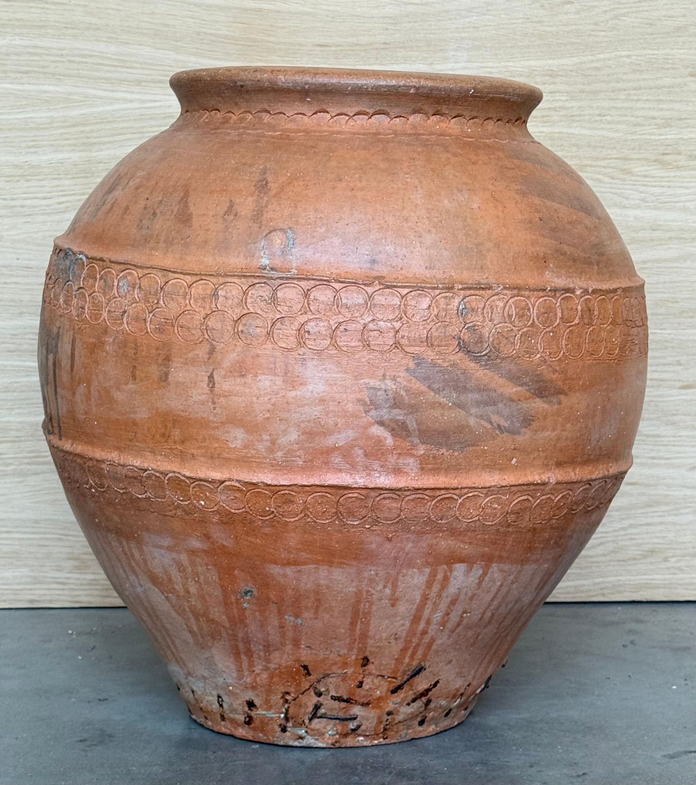Rare grande jarre de Biot en terre cuite sculptée à la main, XVIIIe siècle photo vinterior