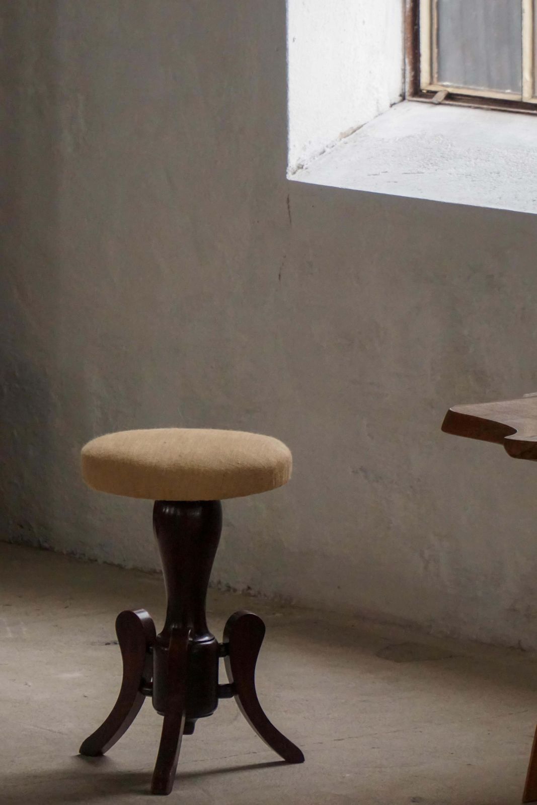 Furniture Victorian Style Adjustable Piano Stool With Hessian Seat, Early 20th Century photo